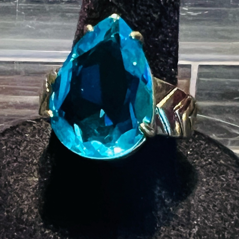Heidi Daus 🆕 “Jumbo Tear Drop Rocks” faceted Aqua crystal size 8 ring
